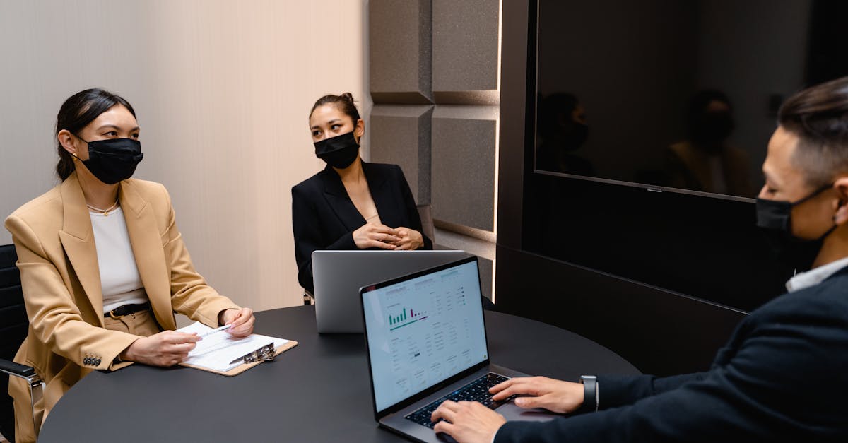 港免税红万宝路：配资平台开户炒股风险