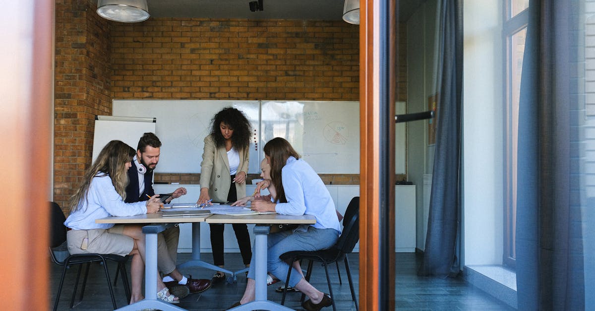 出售私人号微信：流量卡与各种数据方案和芯片平台的比较和分析。 